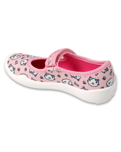 BEFADO -✨staroružový sen s nežnou mačičkou – dievčenské prezuvky, kde sa krása ruží snúbi s hebkosťou bieleho kožúška 🩰🐱