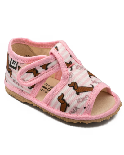 Detské prezuvky - ružové papučky s jazvečíkom – jemné krôčiky elegancie a štýlu na ceste k múdremu štartu 🌸🐾📚