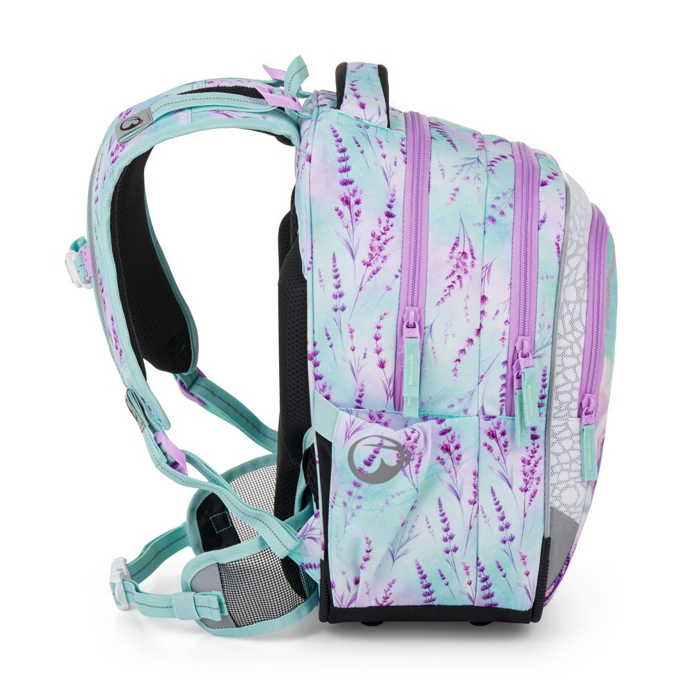 dievča s koníkom levanduľové pole vizuál